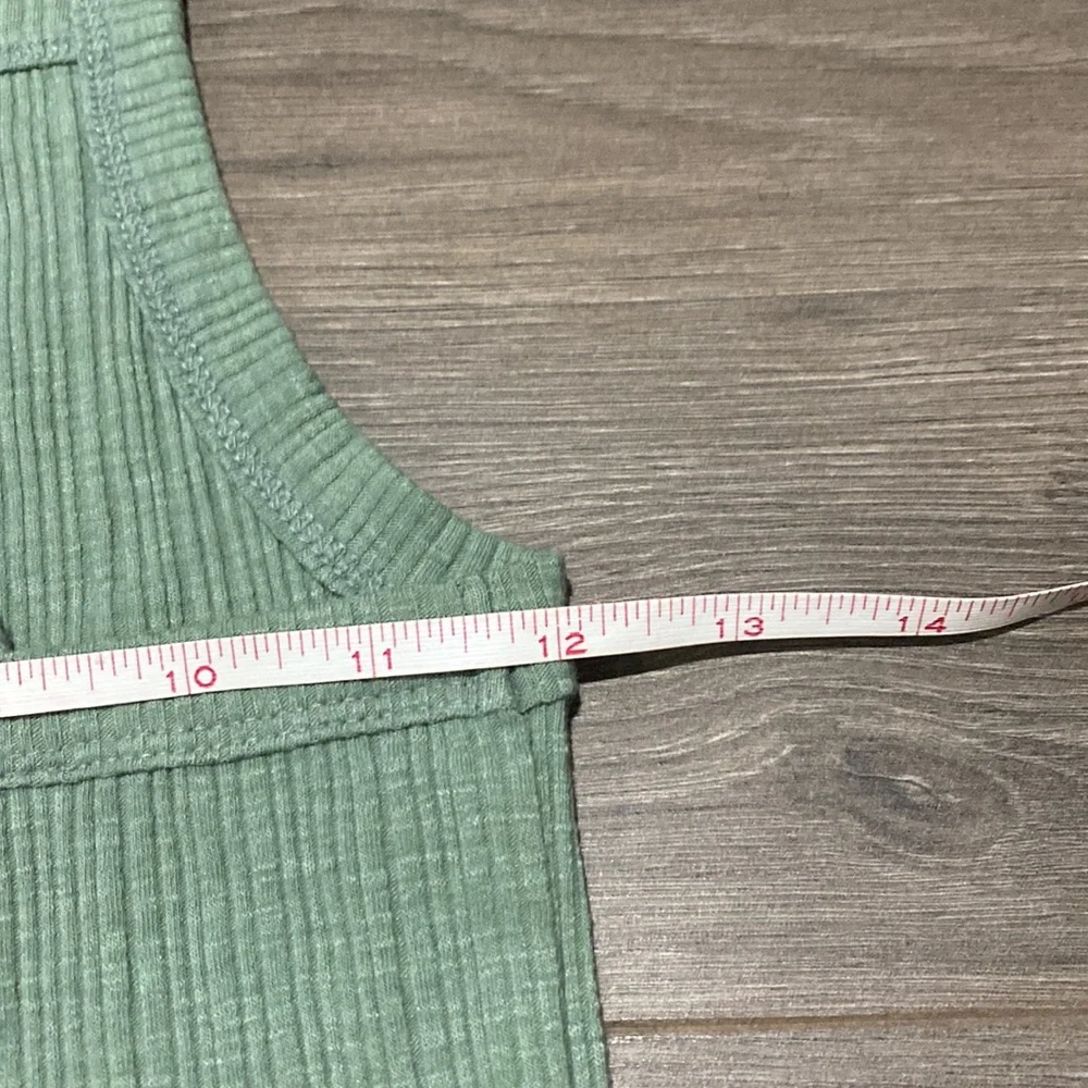 American Eagle. cropped tank top - Picture 5 of 7